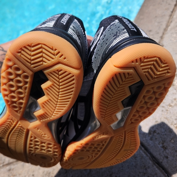 Like new GEL-ROCKET 9 indoor court shoe Volleyball sz 11.5 blk/wht - Picture 14 of 17